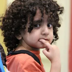 "قائمة الأسئلة الشائعة وخطوات التسجيل معروضة لتوجيه أولياء الأمور والطلاب."